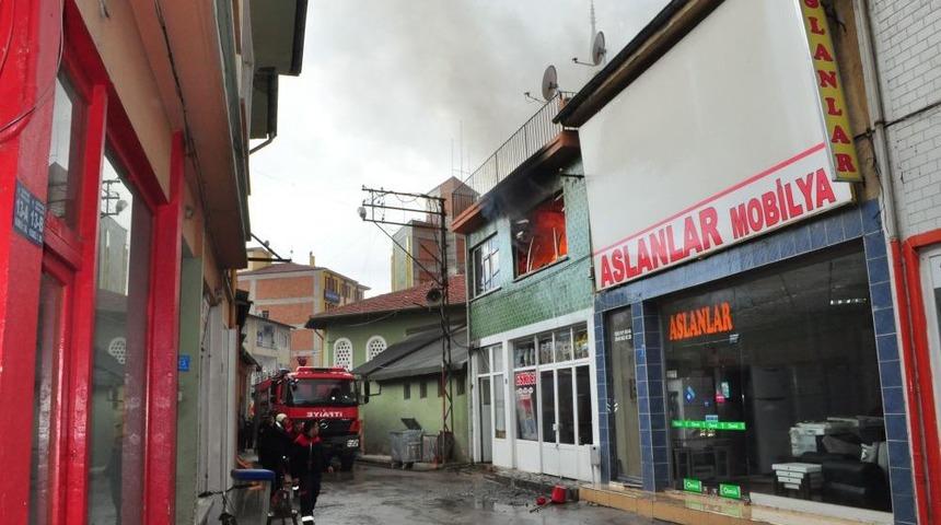 &Ccedil;orum'da Depo Yangını