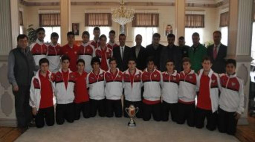 T&uuml;rkiye İkincilik Kupası&rsquo;nı Başkan&rsquo;la Kutladılar