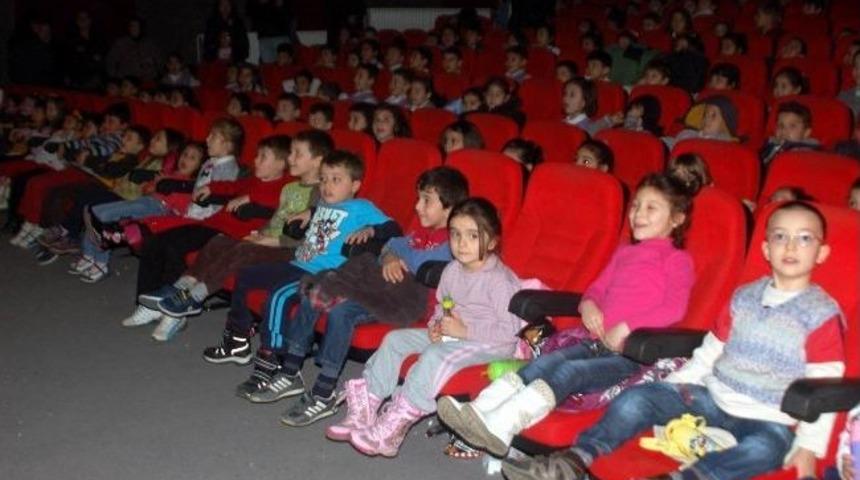 Bandırma'da &Ccedil;ocuk Tiyatrosu G&uuml;nleri Devam Ediyor