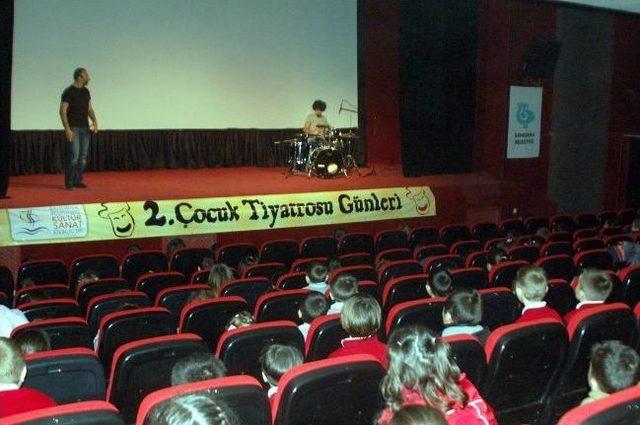 Bandırma'da Çocuk Tiyatrosu Günleri Devam Ediyor