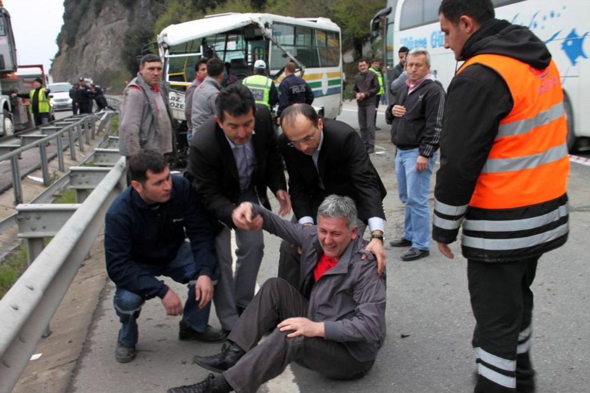 Halk Otob&uuml;s&uuml; Karşı Y&ouml;ne Ge&ccedil;ti: 1 &Ouml;l&uuml;, 2&rsquo;si Ağır 20 Yaralı