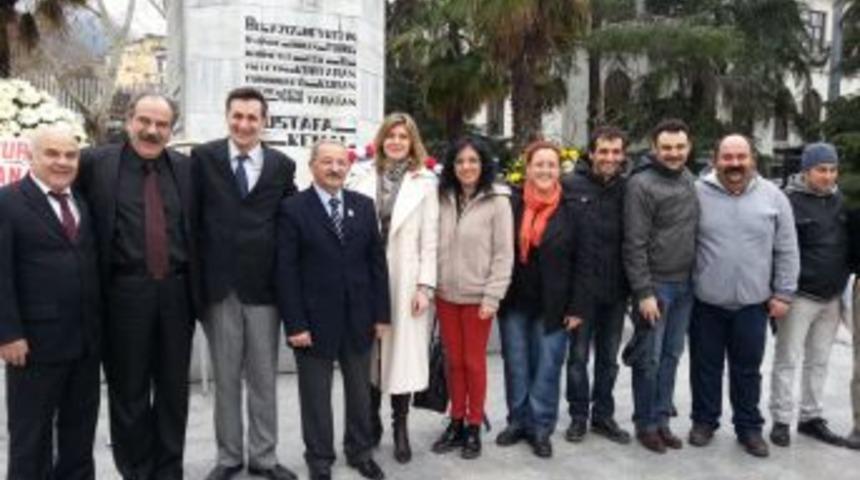 Bursalı Tiyatrocular D&uuml;nya Tiyatro G&uuml;n&uuml;'n&uuml; Kutladı