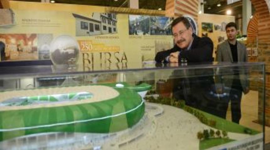 Melih G&ouml;k&ccedil;ek, Bursa'da Fuarı Gezdi, Yeni Stadı Beğendi