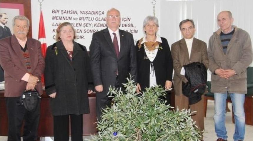 Burhaniye&rsquo;de Emeklilerden Kaymakam Ve Başkan Ziyareti