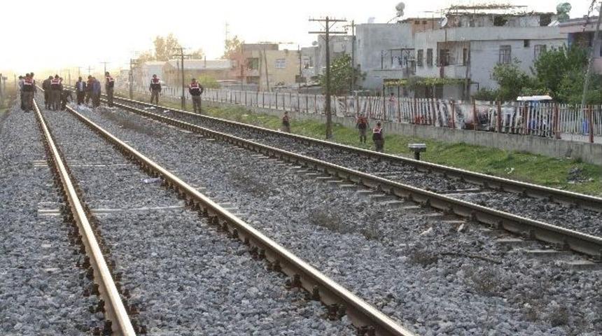 Trenin Altına Atlayarak İntihar Etti