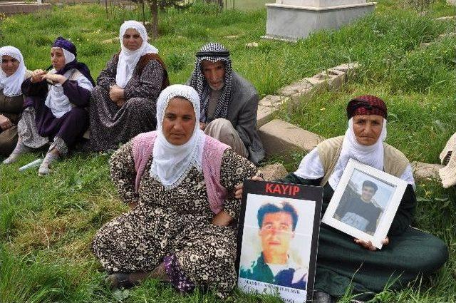 18 Yıl &Ouml;nce Kaybolan Gencin İzini Mezarlıkta Aradılar 1