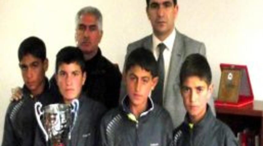 Erciş Yibo &Ouml;ğrencileri Grubunda İl Birincisi Oldu