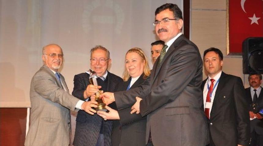 Balıkesir'de Kaliteli Okullar &Ouml;d&uuml;llendirildi