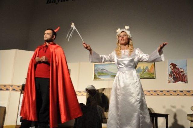 &ldquo;entrikalı Komedyası" Sahneledi 3