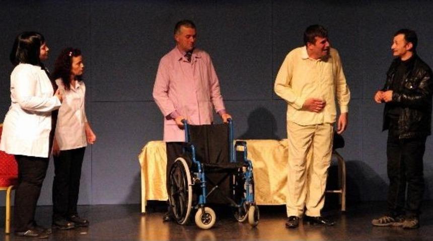 Sakatlardan Tiyatro G&ouml;sterisi