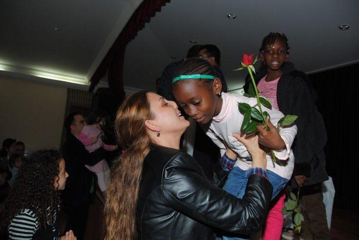 Türk Doktorlar, Nijer'in Güllerini Bağrına Bastı G1