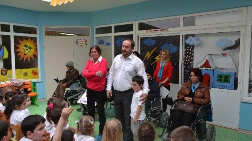 Sakatlar Derneği&rsquo;nden Minik &Ouml;ğrencilere Anlamlı Sunum