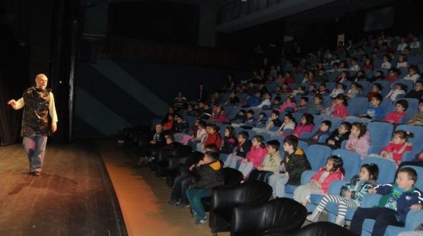 Ben &Ccedil;&ouml;p Değilim &Ccedil;orlulu &Ccedil;ocuklar İ&ccedil;in Sahnelendi