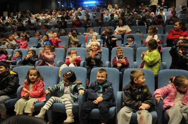 Ben &Ccedil;&ouml;p Değilim &Ccedil;orlulu &Ccedil;ocuklar İ&ccedil;in Sahnelendi 3