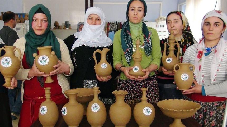 Kavakbaşı'nın Asırlık &Ccedil;amur Sanatı Kadınlarla Devam Ediyor