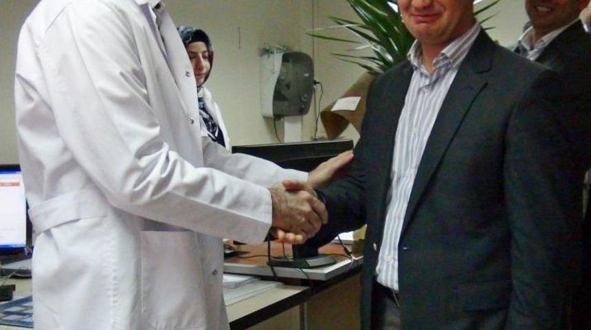 Kendini Hastalarına Adayan Doktor 'yılın Doktoru' Se&ccedil;ildi