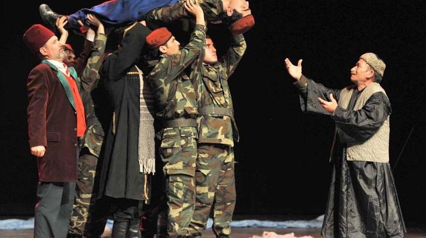 Azerbaycan İrevan Devlet Dram Tiyatrosu Uşak&rsquo;ta Sahne Aldı