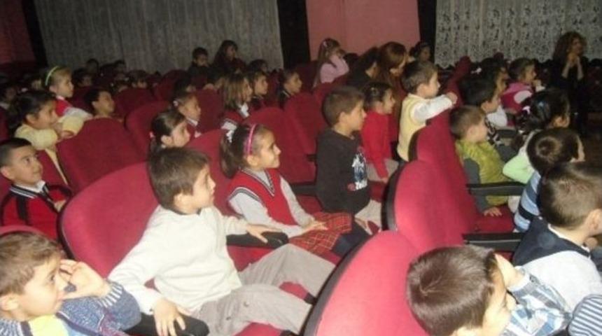 K&uuml;re Ogm&rsquo;den Miniklere Jest Tiyatro