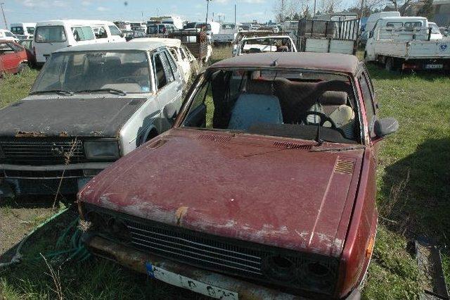 Yedieminli Otoparklar Hurda Ara&ccedil;larla Dolu 2