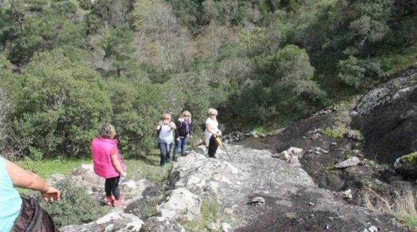 &Ccedil;anakkale&rsquo;li Doğaseverler Ağı Dağında Y&uuml;r&uuml;d&uuml;