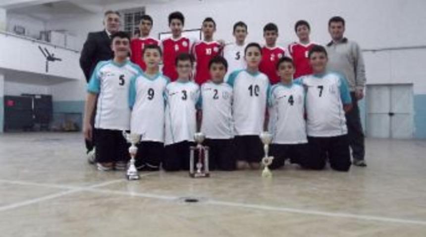 Gediz Halk Eğitim Spor Kul&uuml;b&uuml; Voleybol Takımları &Uuml;&ccedil; Birden Şampiyon Oldu