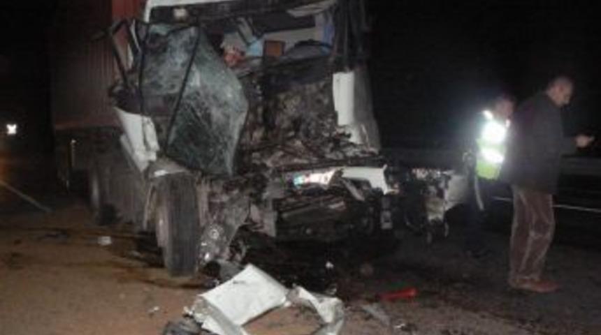 Boz&uuml;y&uuml;k'te Trafik Kazası, 2 Yaralı