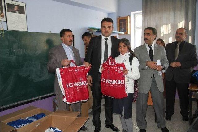 Hayır Sever İş Adamından &Ouml;ğrencilere Giyim Yardımı 1