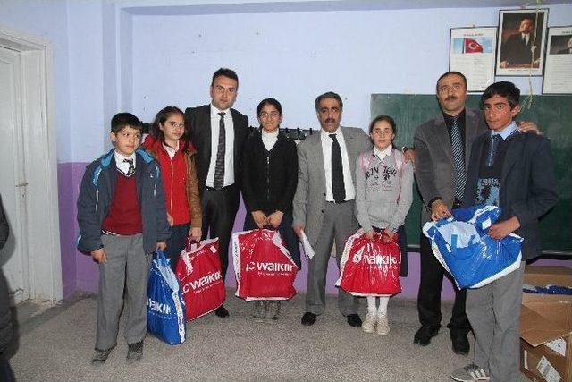 Hayır Sever İş Adamından &Ouml;ğrencilere Giyim Yardımı 2