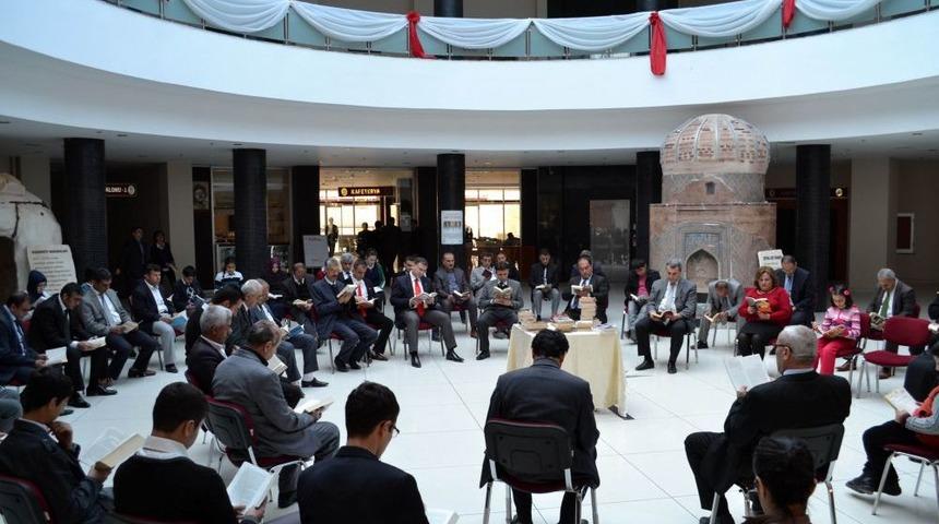 Batman&rsquo;da, T&uuml;rkiye Ile Aynı Anda Okuma Etkinliği Ger&ccedil;ekleştirildi