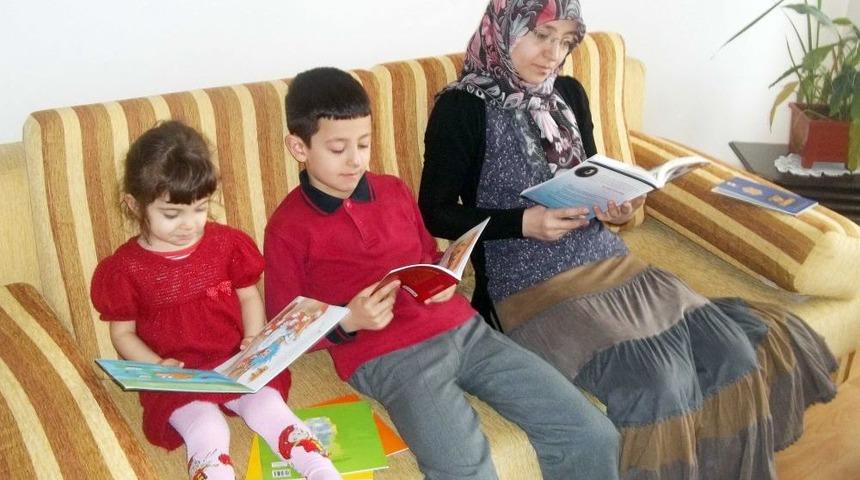 &Ouml;zel Reyhan'dan &Ouml;rnek Kitap Okuma Projesi