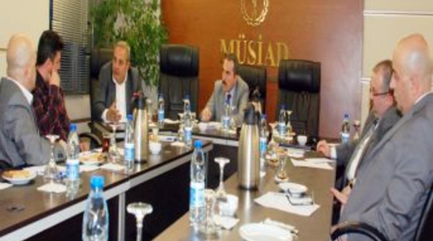 Bilişimciler, Kalifiye Eleman Bulamamaktan Dertli