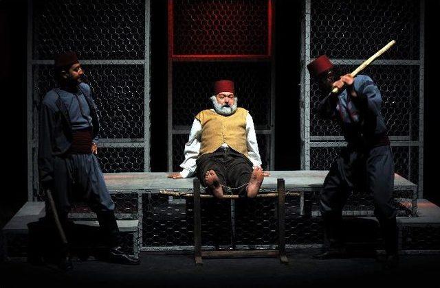 Abt Tiyatrolar G&uuml;n&uuml; nde Oyunlarını &Uuml;cretsiz Sahneledi 1