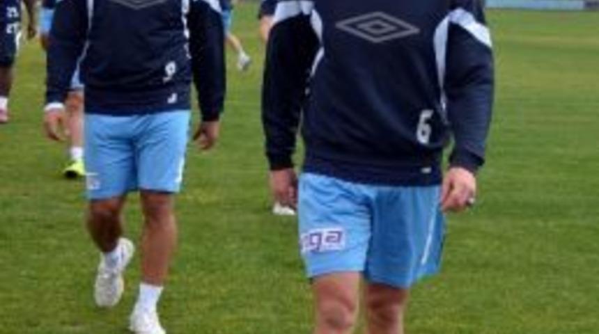 Kaptan Erman &Ouml;zg&uuml;r&rsquo;den Taraftara &Ccedil;ağrı