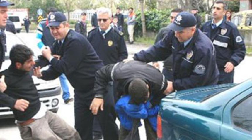 İntihardan vazge&ccedil;ip kavgaya tutuştular