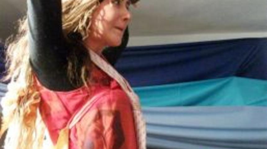 U&Uuml; G&uuml;zel Sanatlar Fak&uuml;ltesi &Ouml;ğrencileri &lsquo;&Ouml;l&uuml;ler Konuşmak İster&rsquo;i Sahneledi