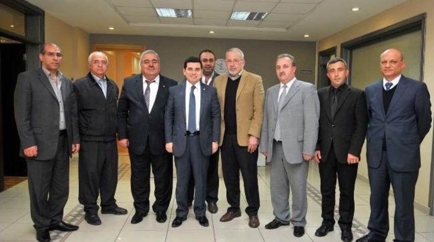 Otob&uuml;s&ccedil;&uuml;lerden Başkan T&uuml;t&uuml;nc&uuml;&rsquo;ye Plaket