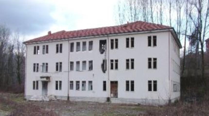 Vakfa Devredilen Ve Kullanılmayan Binaya Vatandaştan Tepki