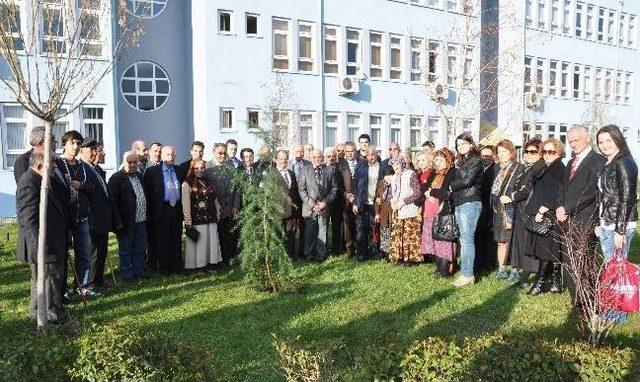 &Uuml;niversite &Ouml;ğrencileri Yaşlıları Ağırladılar 1