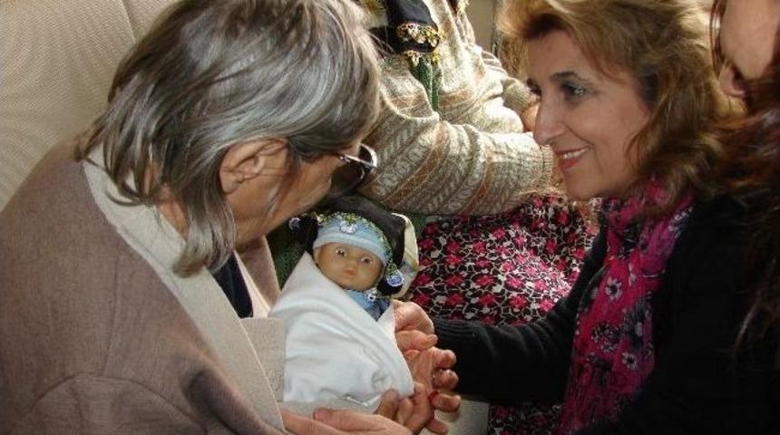 Mhp&rsquo;li Kadınlar Yaşlıları Ziyaret Etti