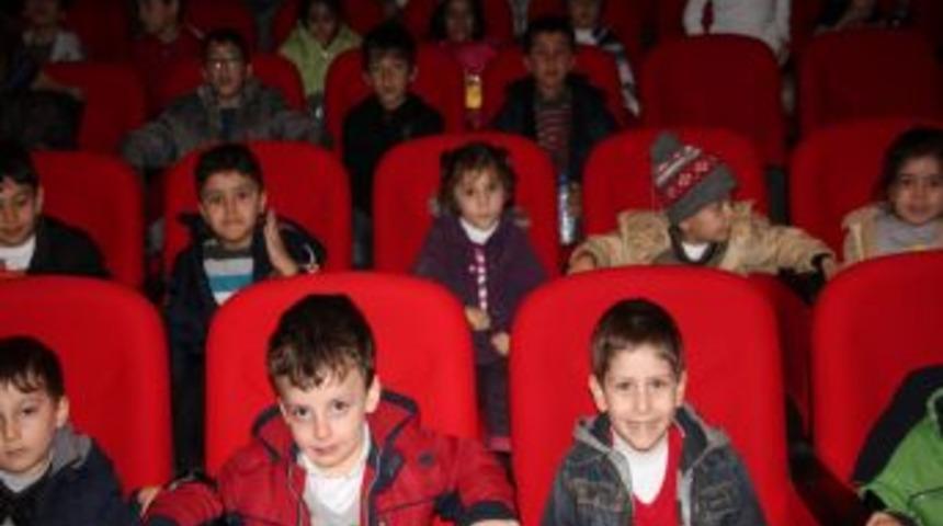 Sivas'ta 500 &Ccedil;ocuk Ilk Kez Tiyatro Izledi