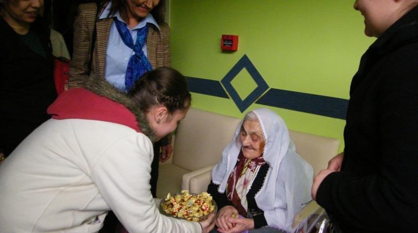 Huzurevi Sakinlerine Ilmek Ilmek Sevgiyi Işlediler