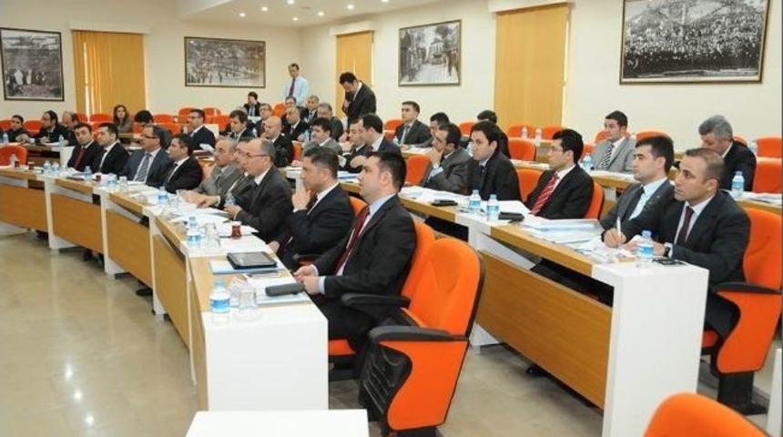 Vali D&uuml;zg&uuml;n, Kaymakamları İnternet Kafe Konusunda Uyardı