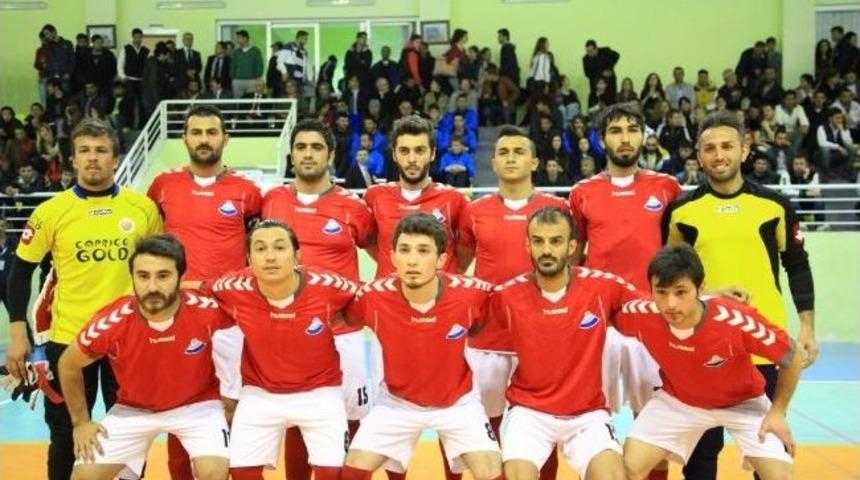 As&uuml; Salon Futbol Takımı Kupayı Aldı