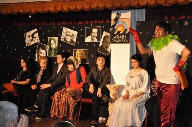 Ak&ccedil;ay Adab-ı Makara Tiyatrosu Ustalara Taş &Ccedil;ıkarttı 1