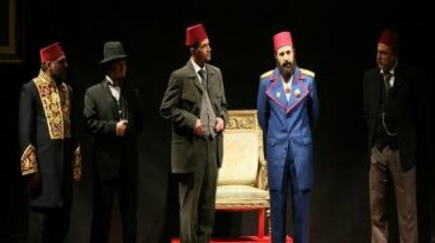 Abd&uuml;lhamid Han'ın Hayatı Tiyatro Sahnesinde