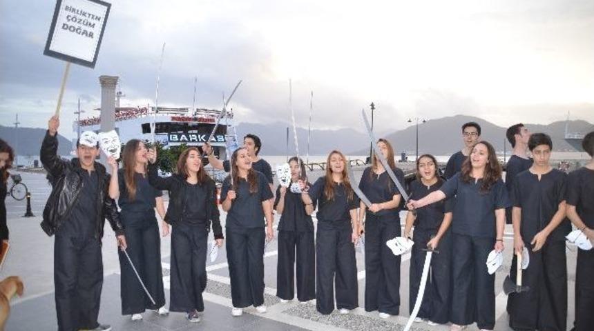 Marmaris'te D&uuml;nya Tiyatrolar G&uuml;n&uuml; Festivalle Kutlanıyor
