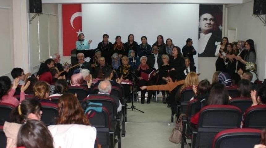 Huzurevi Sakinlerinden &Uuml;niversite &Ouml;ğrencilerine Mini Konser