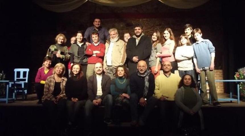 Ayvalık&rsquo;ta Tiyatro Sahnesinden İnce Mesaj
