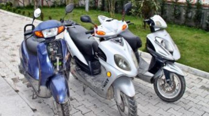 Motosiklet &Ccedil;aldıkları &Ouml;ne S&uuml;r&uuml;len 4 Ş&uuml;pheli Yakalandı