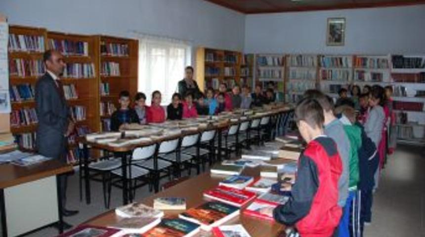 Sındırgı&rsquo;da Kitap Sergisi A&ccedil;ıldı